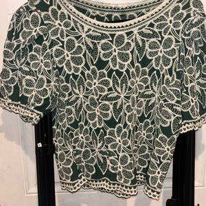 Solitaire Green/ Ivory Short-Sleeve Embroidered Floral Top